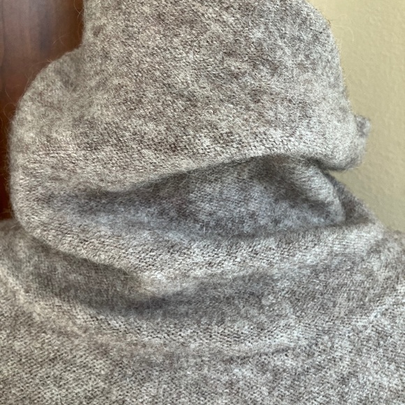 Rebecca Taylor CropWool Sweater Beige - Warm in the Coldest Temps - Size Medium - Picture 4 of 7